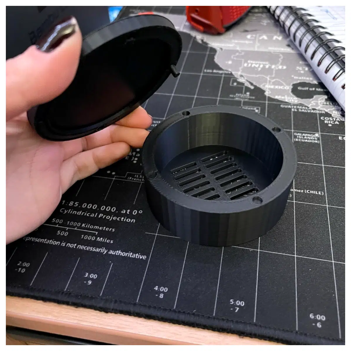 Soap Box with 5mm Magnet Hole Rotating Lid Soap Dispenser Accessory Rotating Case Bathroom Cleaning