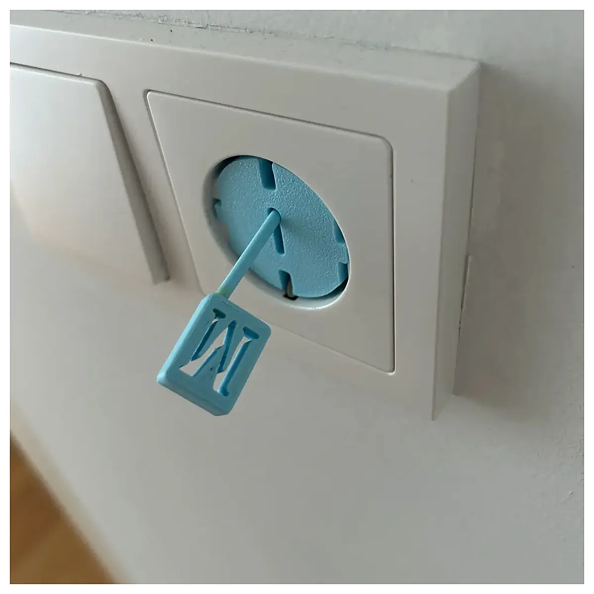 Outlet Cover Wall Protection Phone Charging Protection Avoid Lightning Safe Outlet Socket