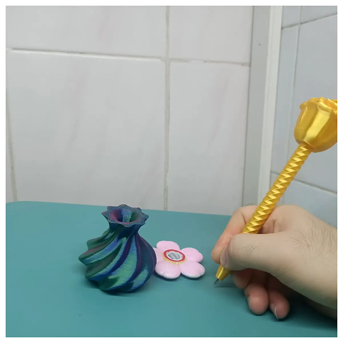 Rose Flower Spinning Pen Stress Relief Gyro Toy Creative Puzzle Toys Kids Gift Multi Function Rotating Flower Vase