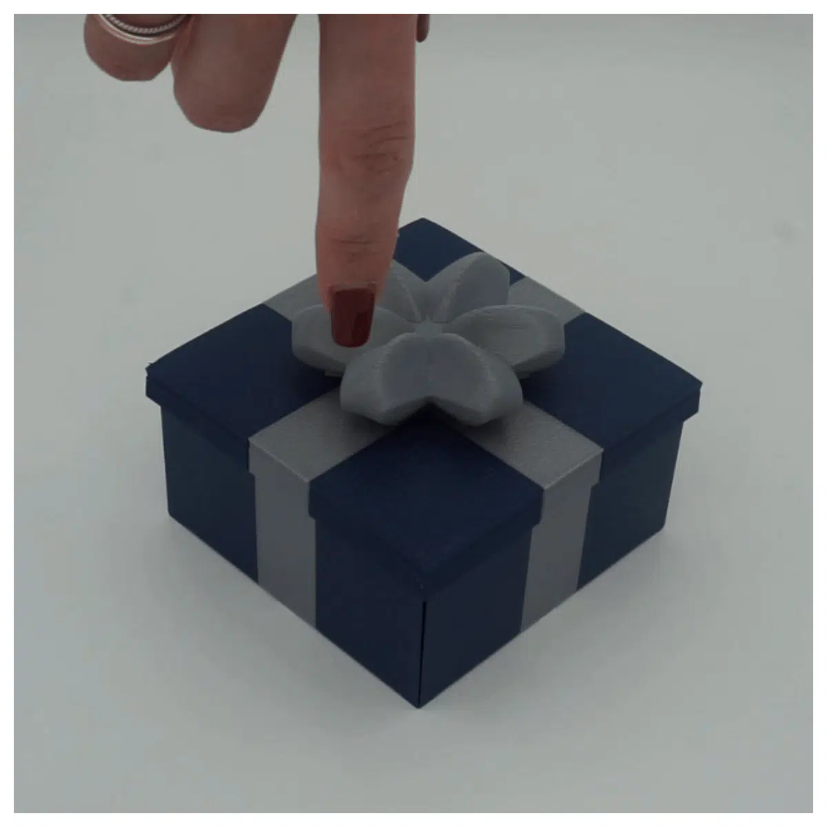 Automatic Christmas Gift Box Closure Locking Box Gift Packaging Box Hinged Lid Gift Box