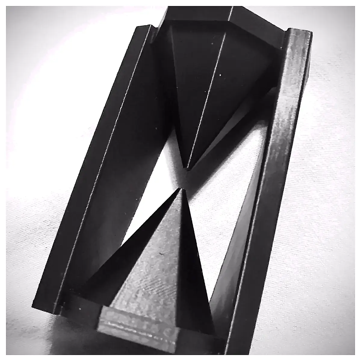 Hourglass Still Motion Hanging Decoration No Support Needed Creative Ornament Desk Decor Gift Idea