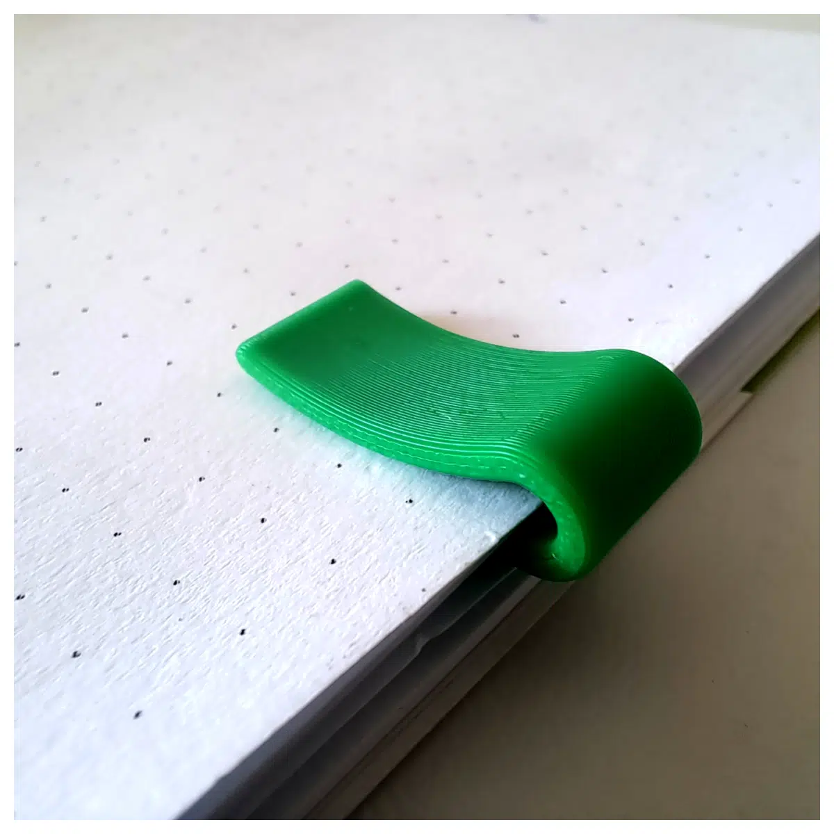 plastic clip binder clothespin paper bag sealer cable organizer hair claw desk fridge magnet photo holder keychain jewel