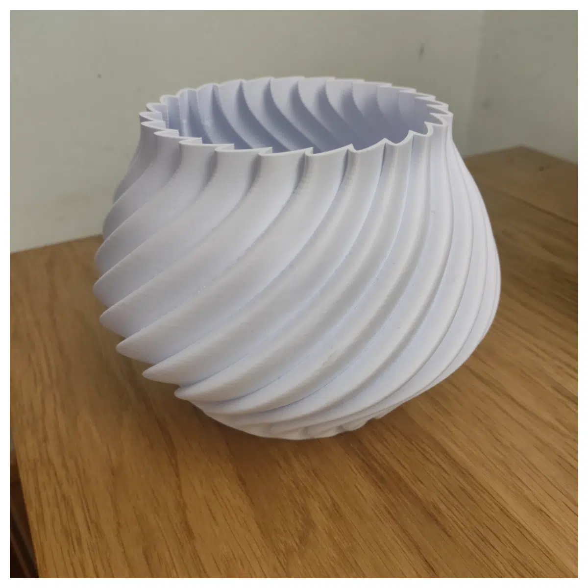 Spiral Vase Twisted Design Decorative Item Creative Home Accent Art Vase Gift Spiral Vase Decoration