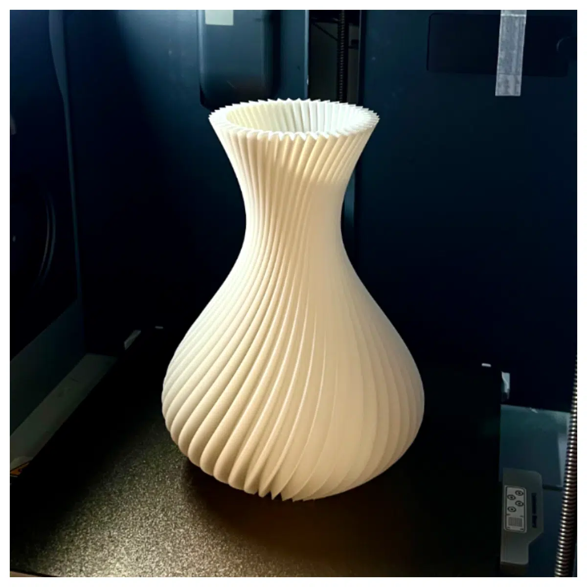 Rotating Vertical Stripe Vase Desktop Decoration Creative Gift Indoor Floral Arrangement Rotating Vase Design