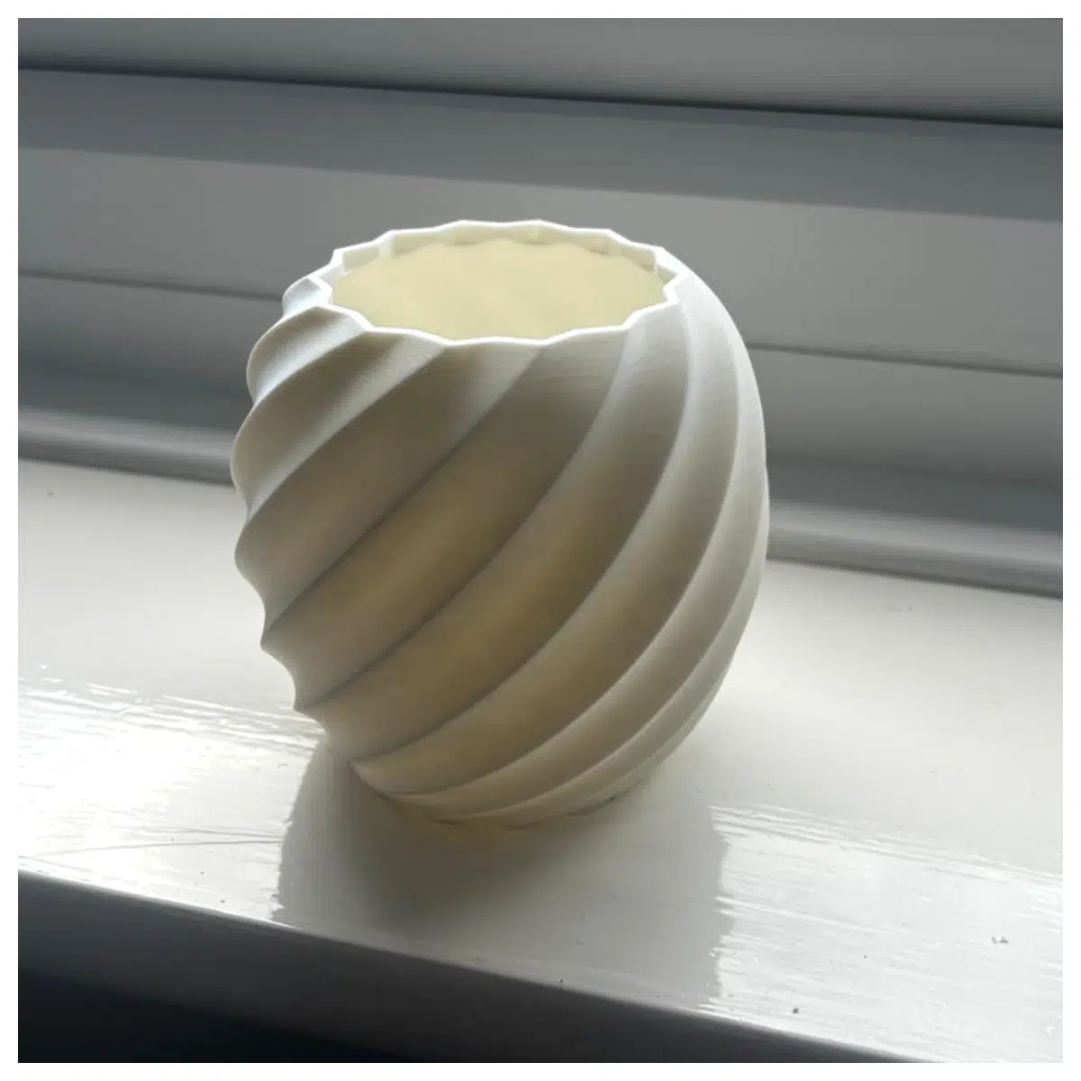 Spiral Flower Pot Holder with Drainage Holes Plant Support Pot Bracket Gardening Accessories Plant Protection Supplies