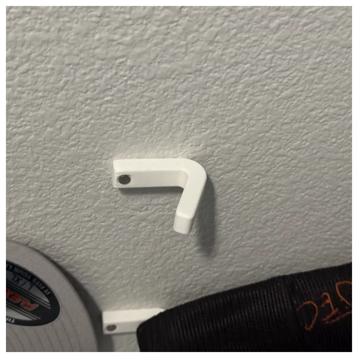 Simple Hat Hooks Wall Mounted Hat Rack Indoor Hat Organizer Easy Hat Hanger Storage Solutions