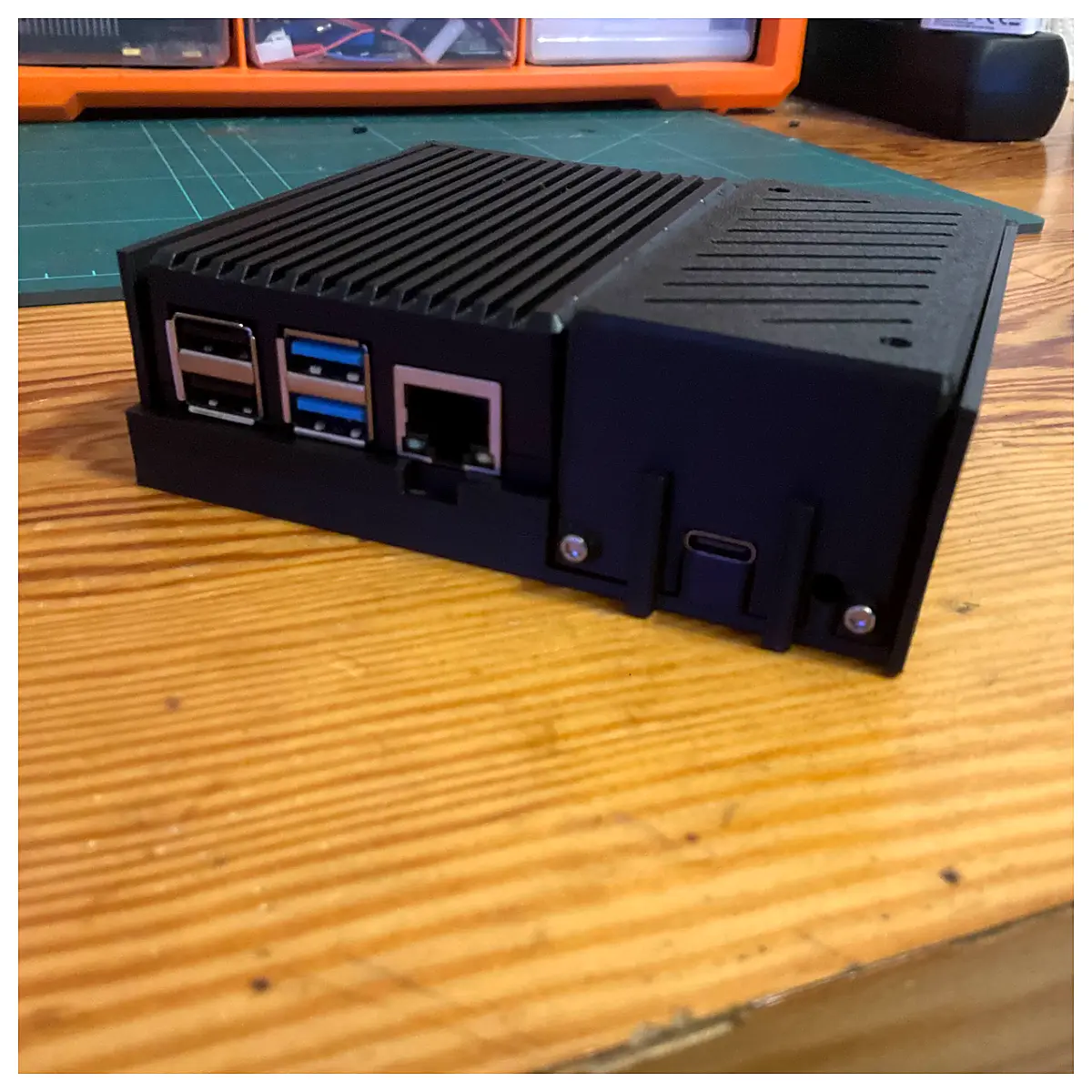 Raspberry Pi 4 Case with Built in 18650 UPS Protection DIY Smart Home Emergency Power Backup 4B