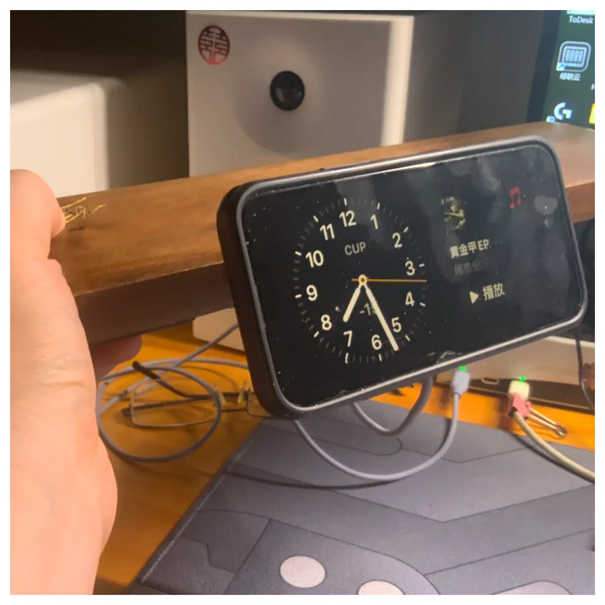 Anker 60mm Desktop Wireless Charger Holder Phone Fast Charger Clamp Mount Desk Organizer Mobile Phone Stand