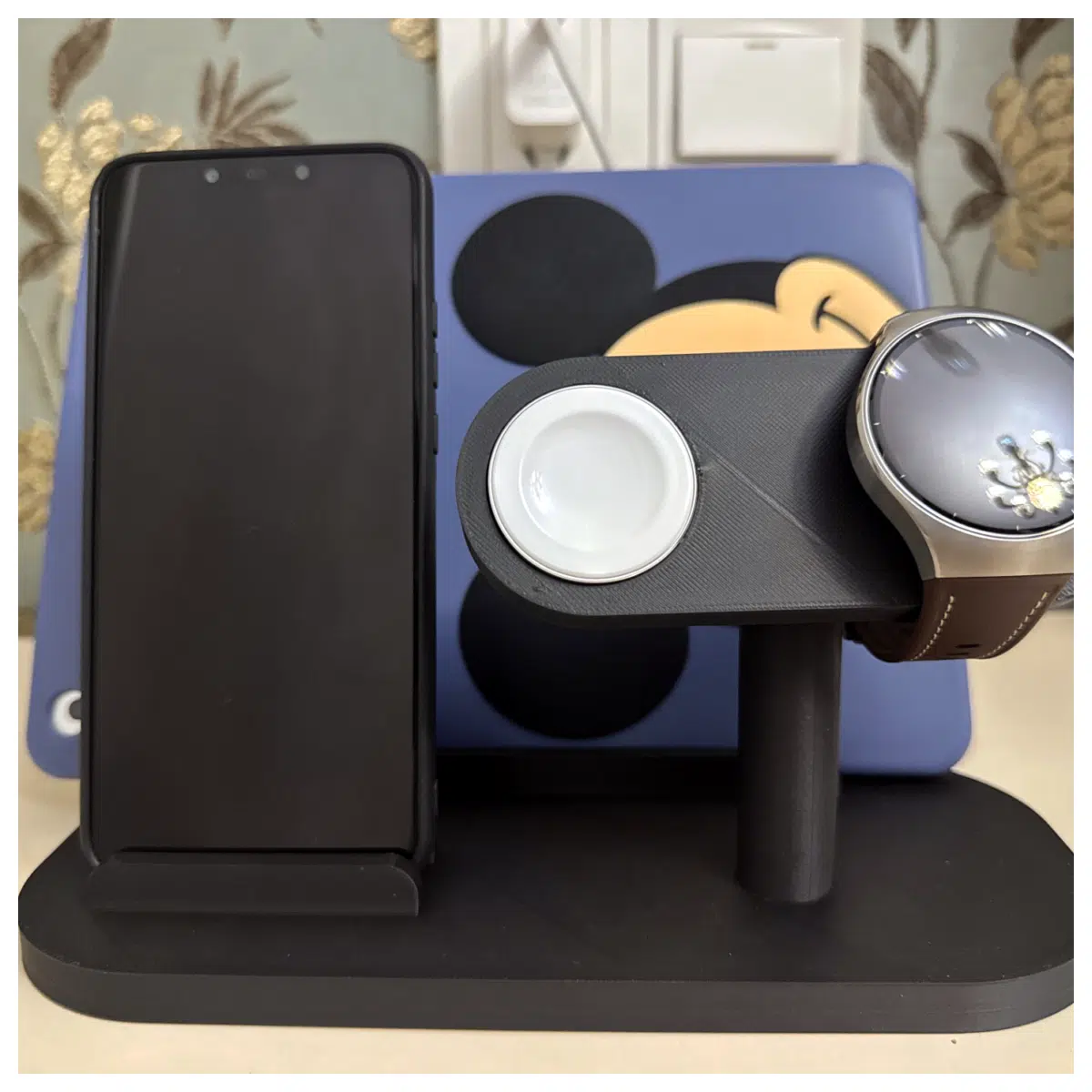 Watch Phone Tablet Stand 3 in 1 Stand Mobile Holder Desktop Tablet Phone Stand Accessory
