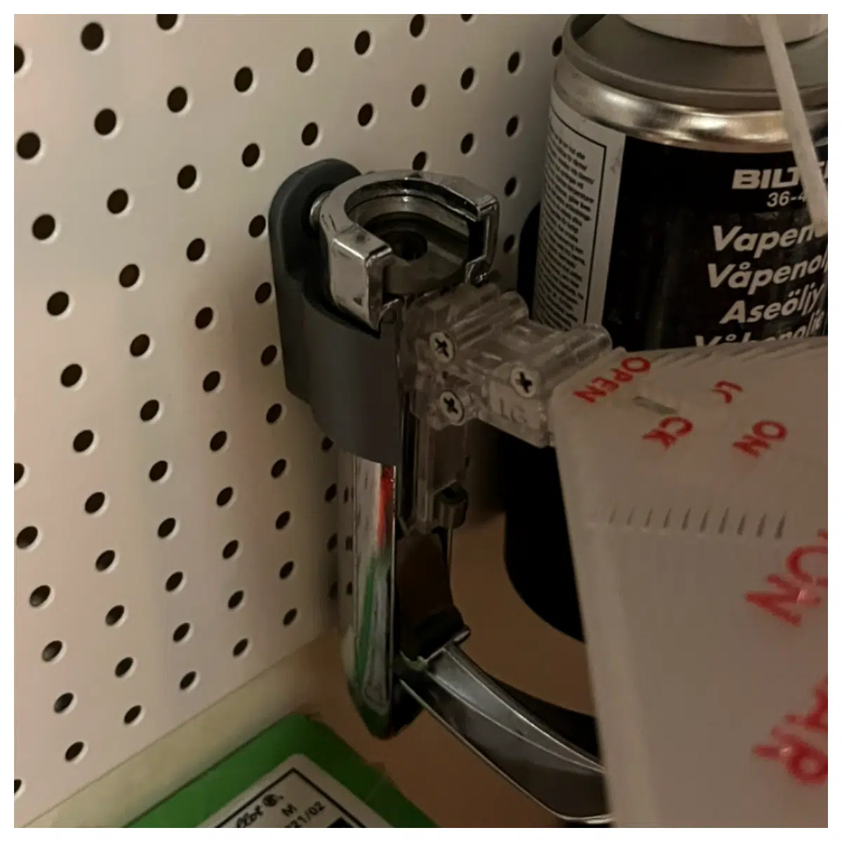Primer installer bracket
