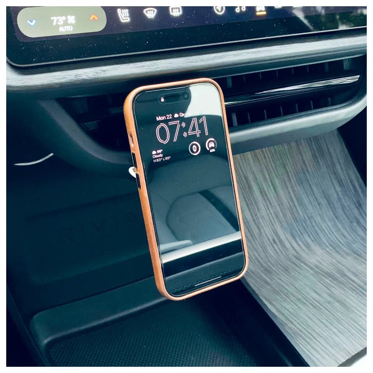 Rivian Phone Mount Cooling Car Charger Holder Vehicle Phone Stand Mobile Accessory Support