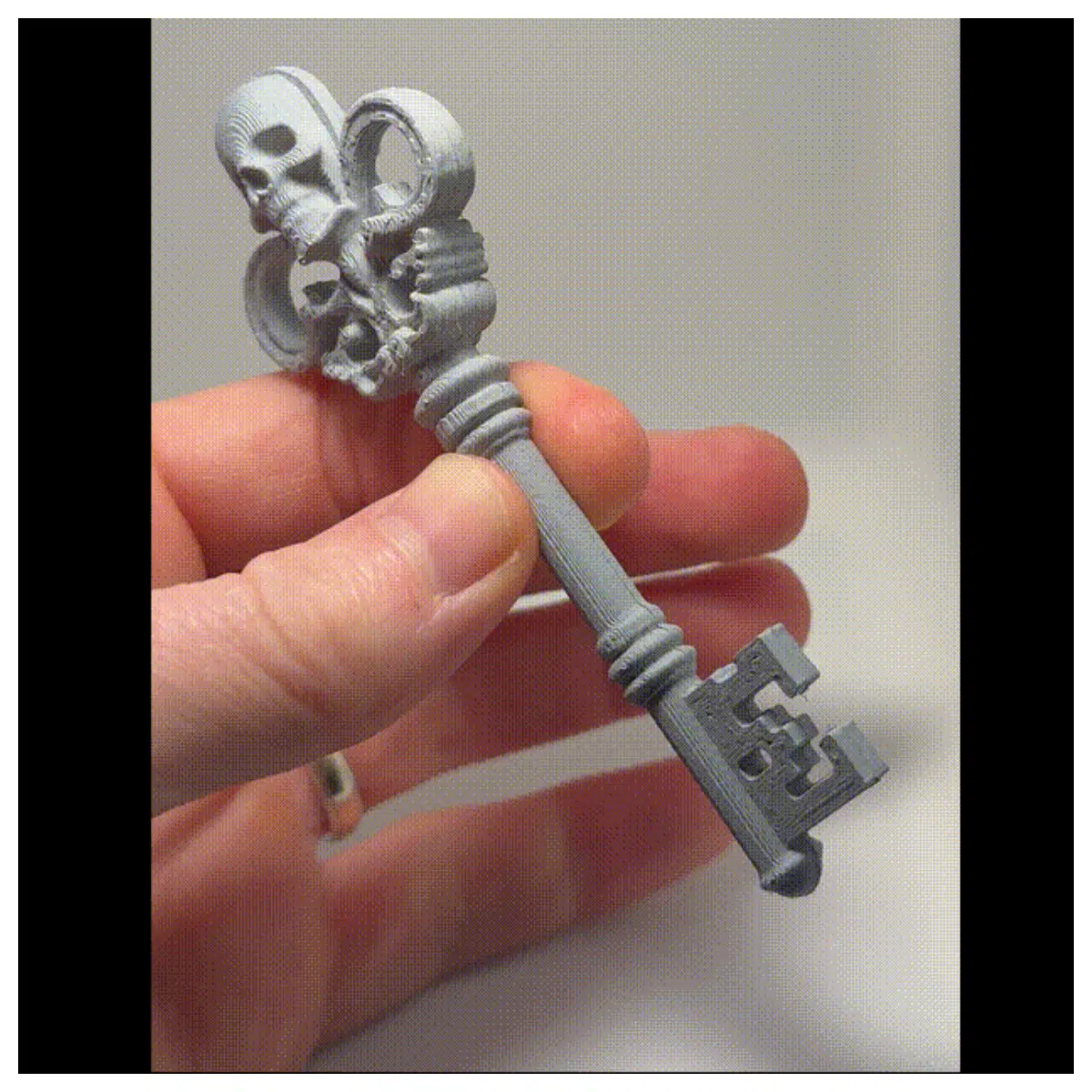 Halloween Skeleton Key Decoration Festival Decor Party Supplies Skeleton Head Prop Haunted House Accessory
