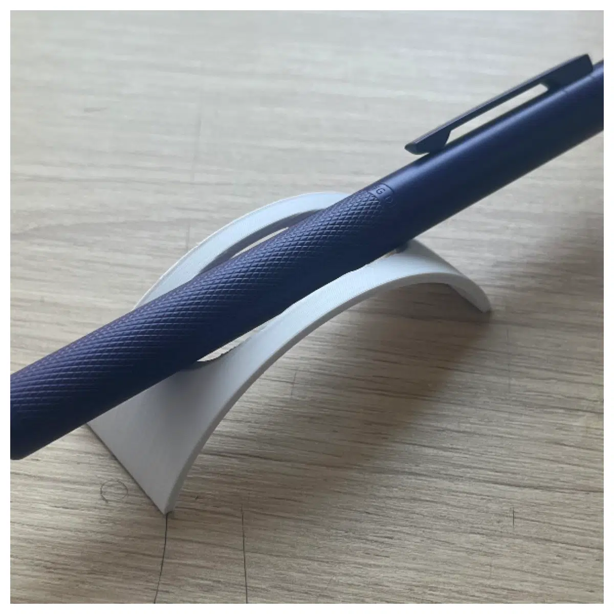 Minimalist Elegant Pen Holder Desk Organizer Office Supplies Stationery Holder Creative Pen Case Pen Cup Desk Accessories