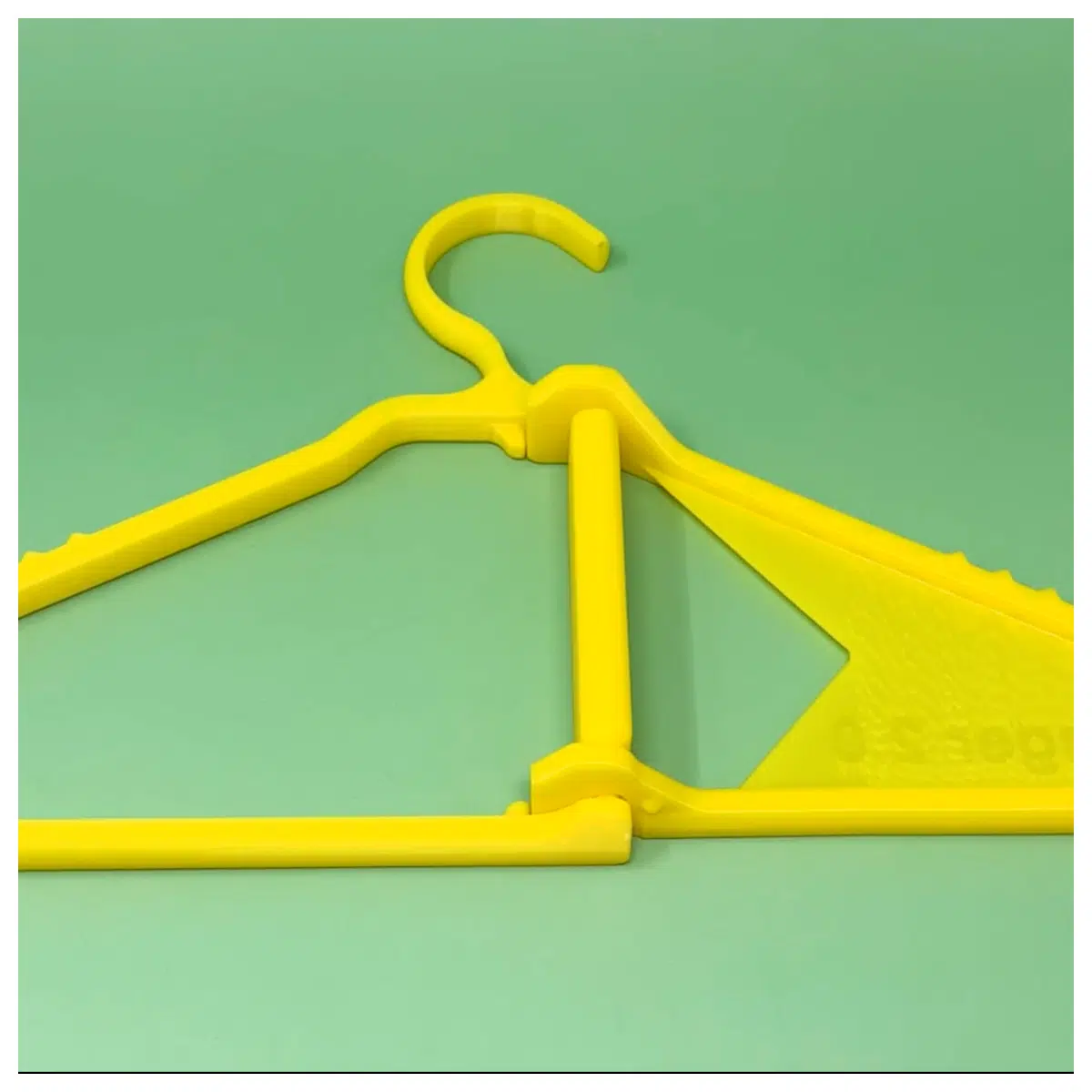 Collapsible Clothes Hanger Space Saving Hanger for Indoor Outdoor Storage Clip Organizer Simple Practical Hanger
