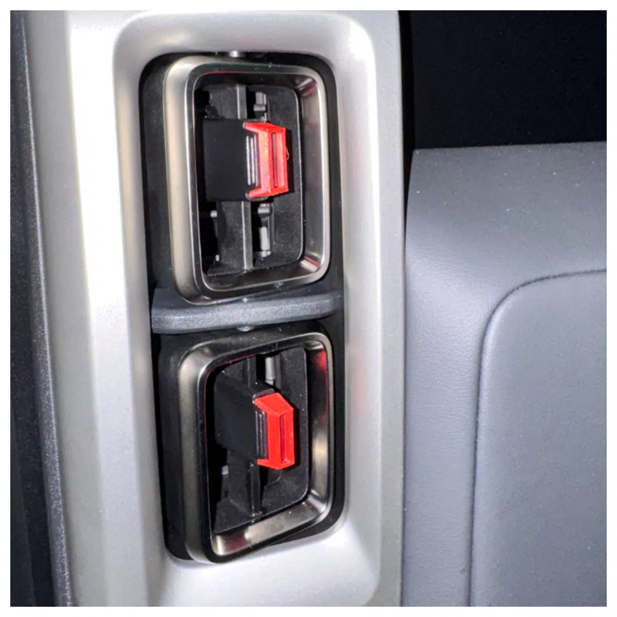 ICAR V23S Dual Air Vent Grille Decoration Replacement Air Conditioner Panel Cover Car Interior Accessories Vent Hood Vehicle Ventilation Cover