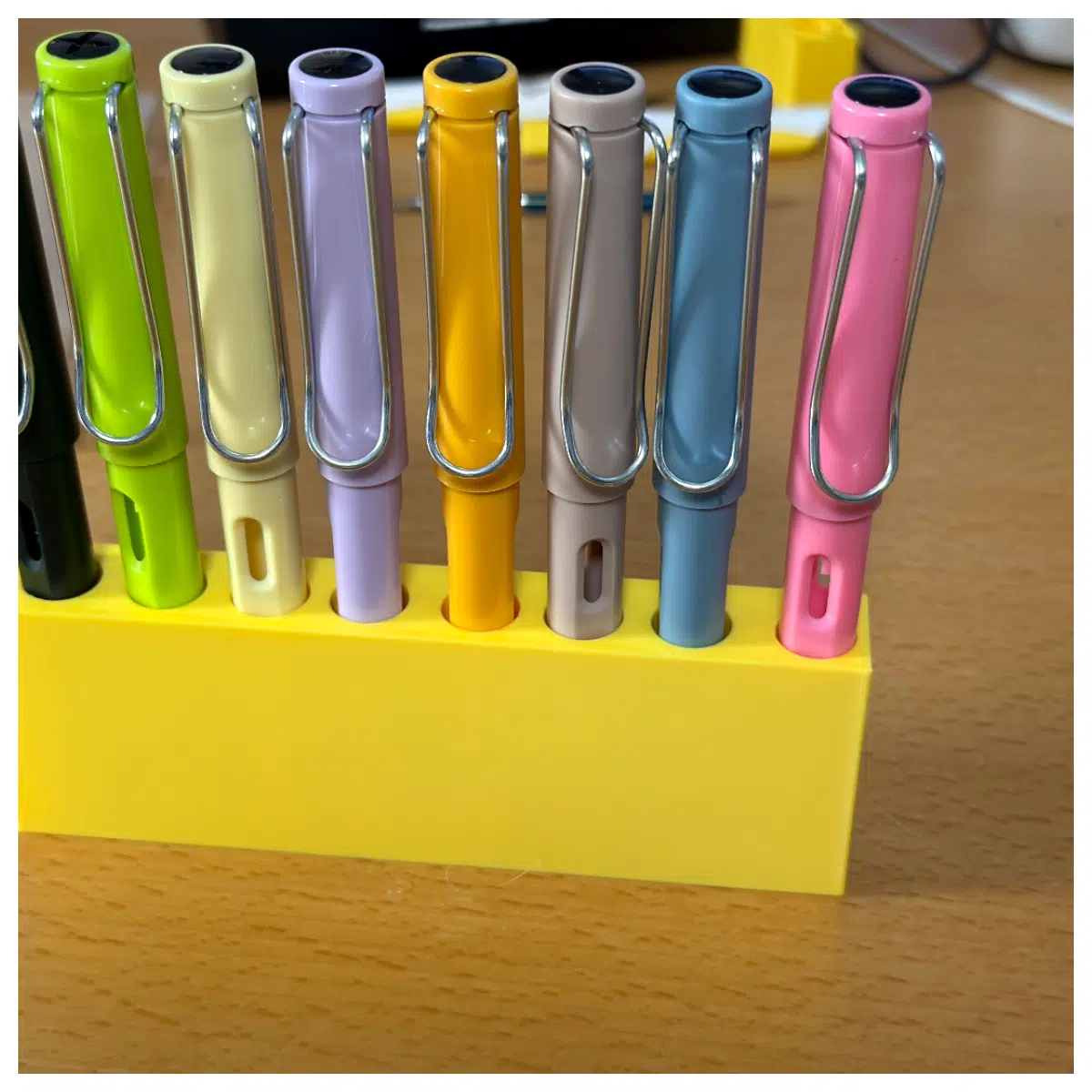 Pen Holder Desk Organizer Clip Pen Stand Accessory Writing Supplies Holder for Desk Support Creative Gift
