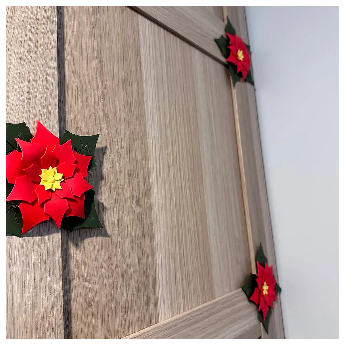 Yipin Hong Christmas Floral Decorations Christmas Decor Festive Bouquets Christmas Flowers New Year Flowers Floral Gifts Decorative Flowers