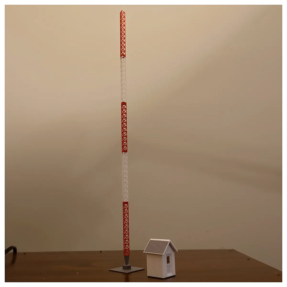 Radio Mast Tower Height Measurement HO Scale Signal Receiver Tower Top Equipment Signal Analysis