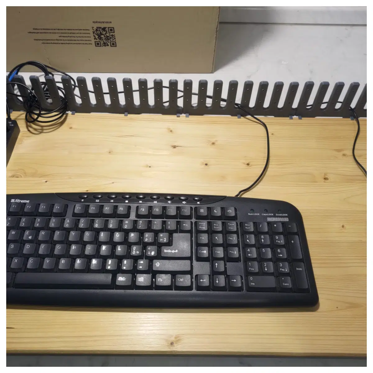Desktop Shield Cable Management Computer Stand Privacy Screen Desk Accessory DeskTeeth