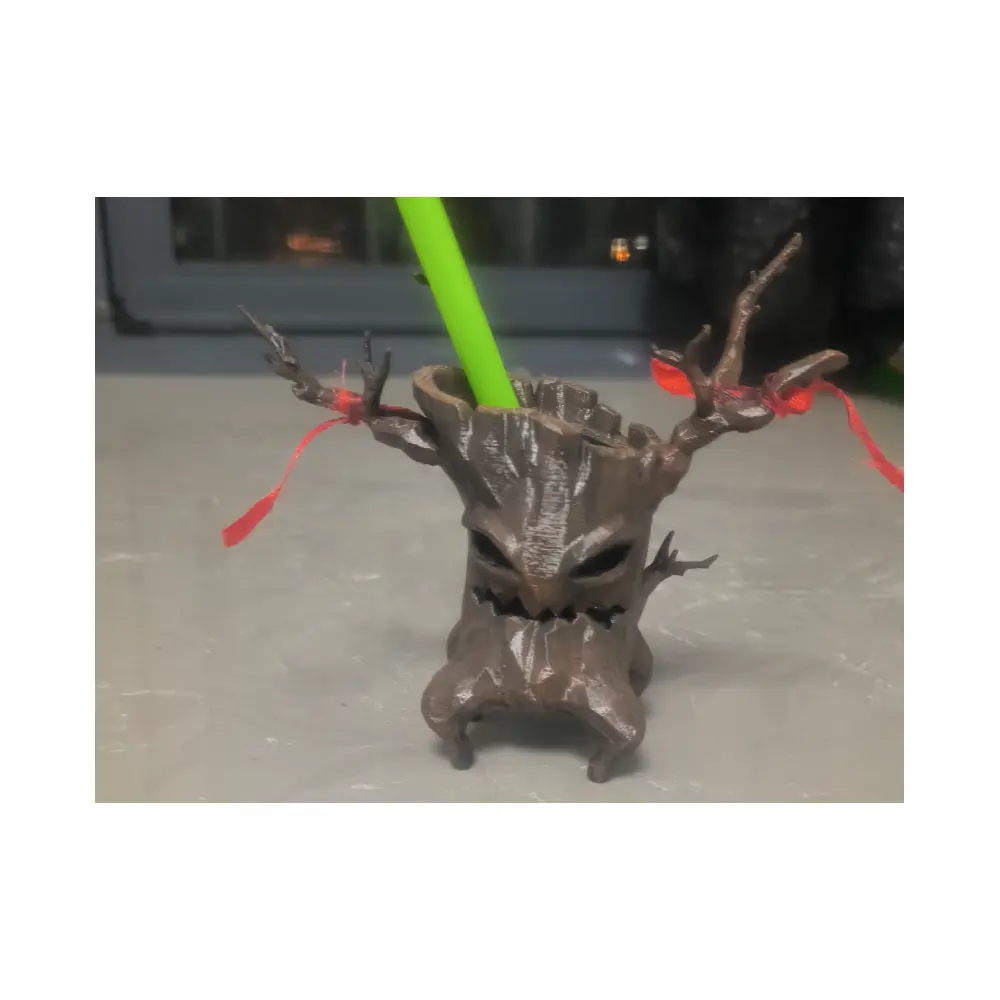 Adventures Island Tree King Pen Holder Creative Desk Decoration Phone Stand Ornament Office Gift Tree Person