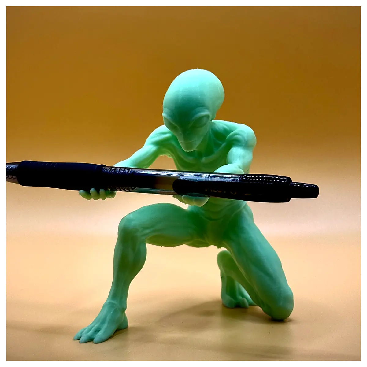 Alien Pen Holder Creative Stationery Writing Tools Drawing Accessories Office Supplies Multi Function Holder Pen Caddy