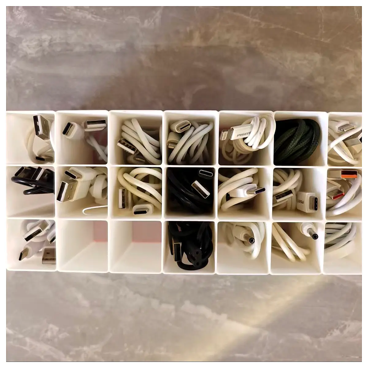 Cable Organizer Box Cable Management Storage Box Cord Organizer for Phone Earbuds Multi Purpose Cable Storage Case Cables