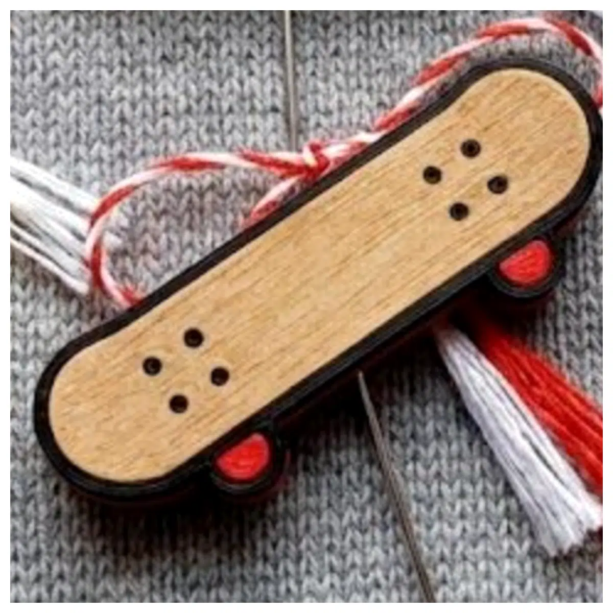 Mini Skateboard Keychain Retro Thumb Grip Ornament Toy Model Car Decoration Fun Little Gadget