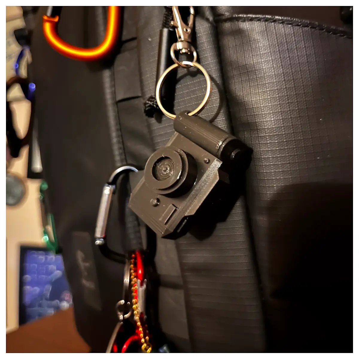 Camera Keychain Miniature Camera Accessory Phone Decoration Photo Gift Small Camera Charm Mobile Accessory Ideal for Keys Bags