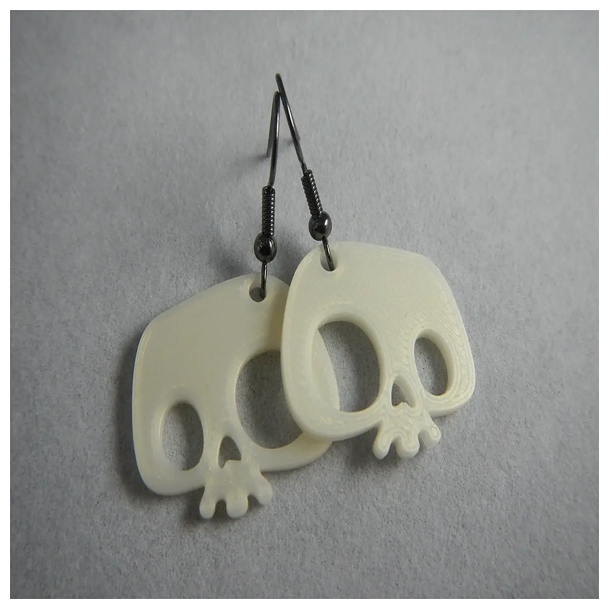 gothic silver skull earrings for women punk rock alternative jewelry spooky halloween accessories bone studs