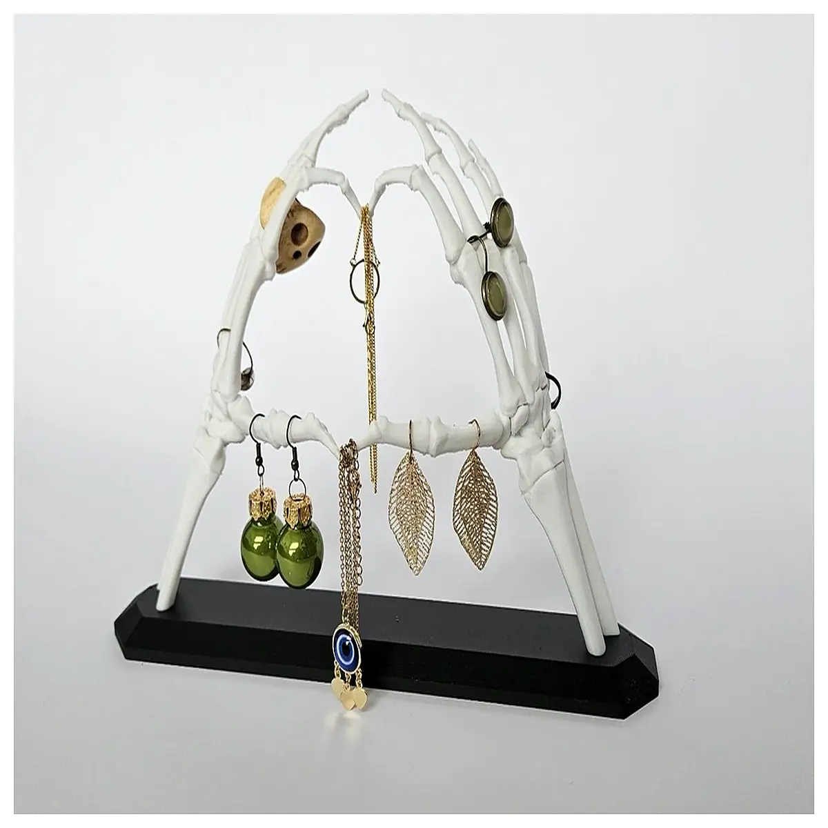 Bathtub Jewelry Holder Skull Hand Display Shelf Bathroom Accessory Hanging Decoration Rack