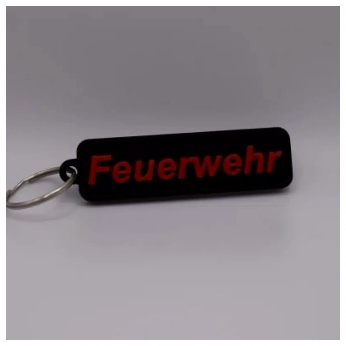 emergency fire escape keychain with glass breaker and flashlight for car safety