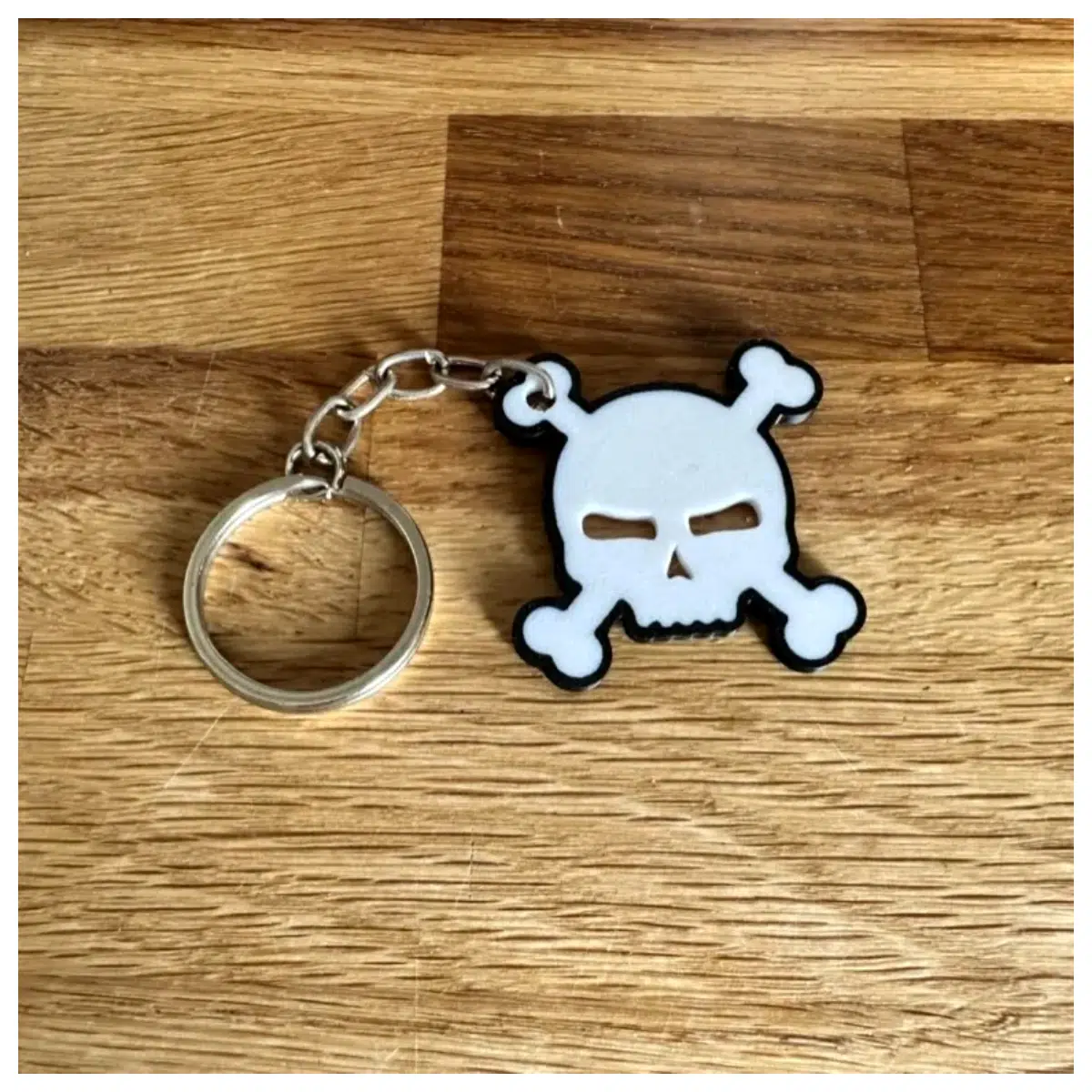 Skeleton Keychain Bone Shaped Horror Decoration Ghost Memorial Hanging Accessory Anime Collectible Spooky Gift Novelty Keychain