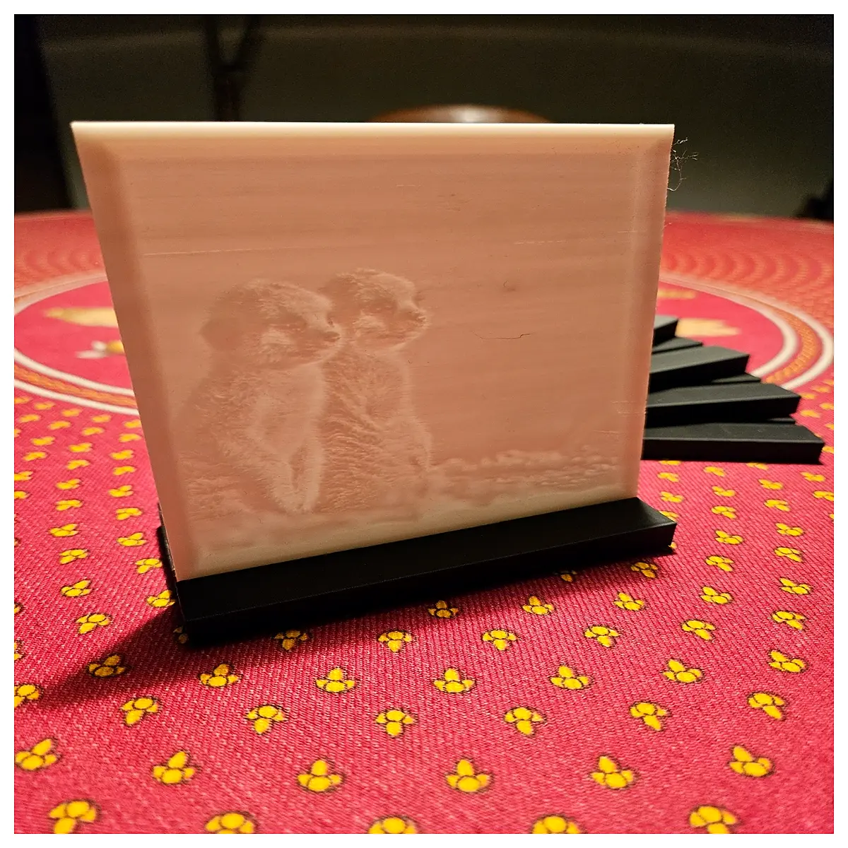 Translucent Carved Photo Display Stand Decorative Display Shelf Creative Home Showcase Desktop Photography Support Interior Decor Accessory