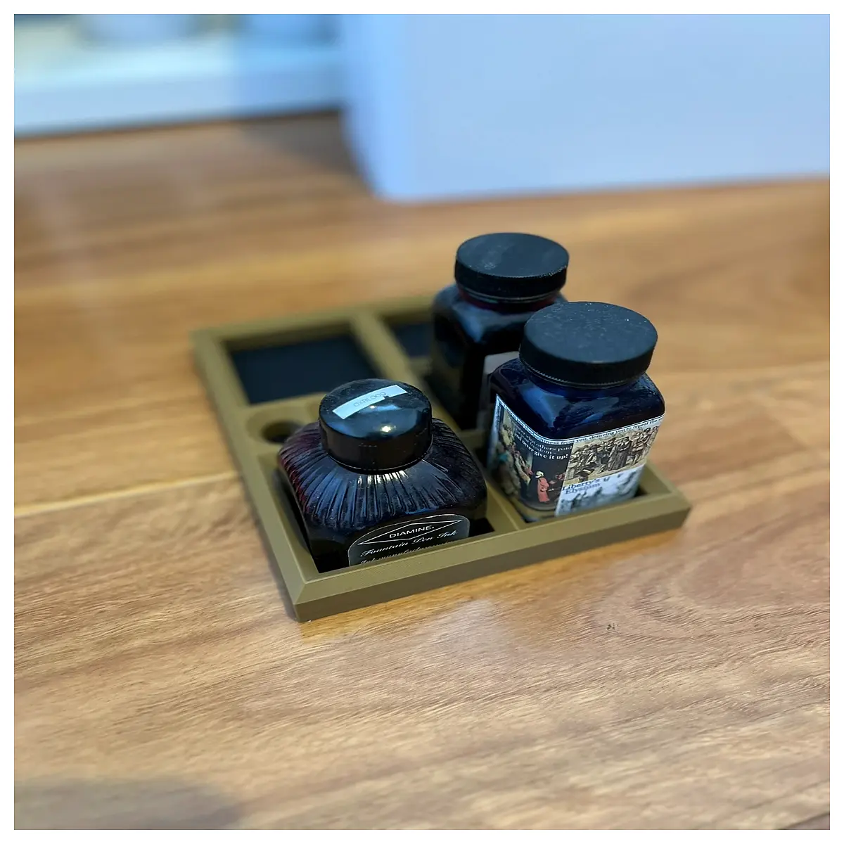 Ink Bottle Holder Desk Decor Office Study Art Piece Display Liquid Container Stand Fountain Accessory