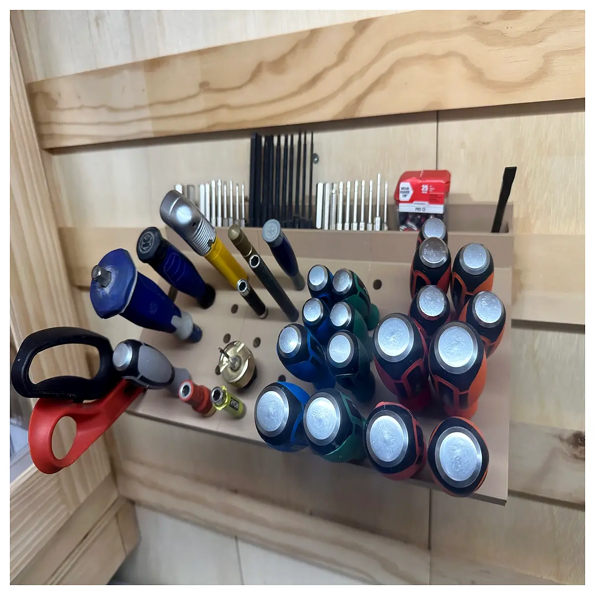 Screw Driver Holder Wall Mount Organizer Tool Desk Storage Kitchen Bathroom Accessories Parts Organizer