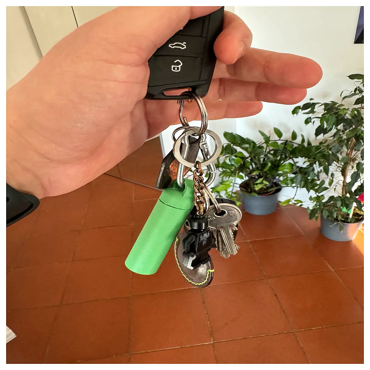 Key Chain Medicine Box Small Portable Pill Case Keychain Holder Travel Medication Box Carry Medicine Case