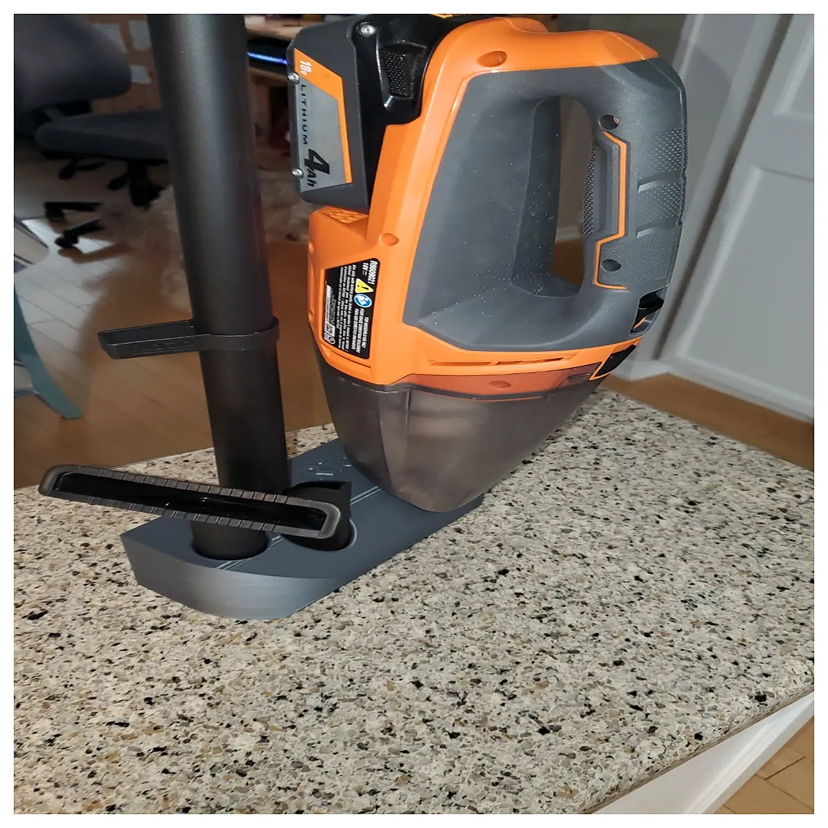 Ruidu R8609021 Vacuum Cleaner Wall Mount Stand Storage Easy Cleaning Vacuum Cleaner Accessories Storage Shelf