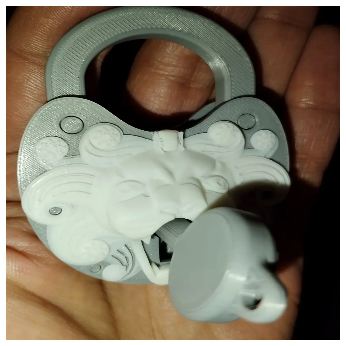 Lion Wall Lock Decoration Toy Animal Figurine for Dogs Cats Playtime Lion Model Indoor Decor Creative Gift