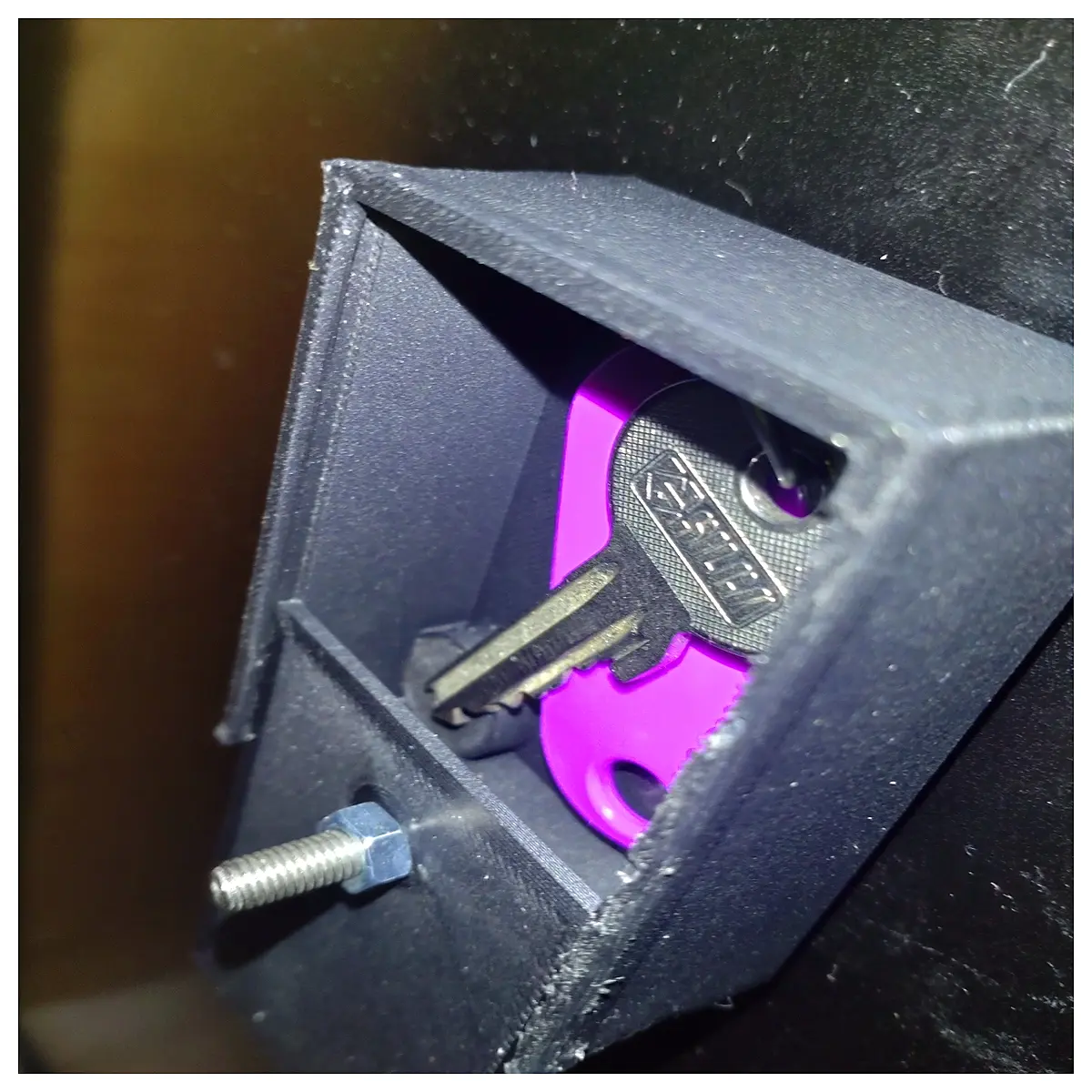 hidden key holder magnet outdoor waterproof rock decoy for house car gate spare key storage