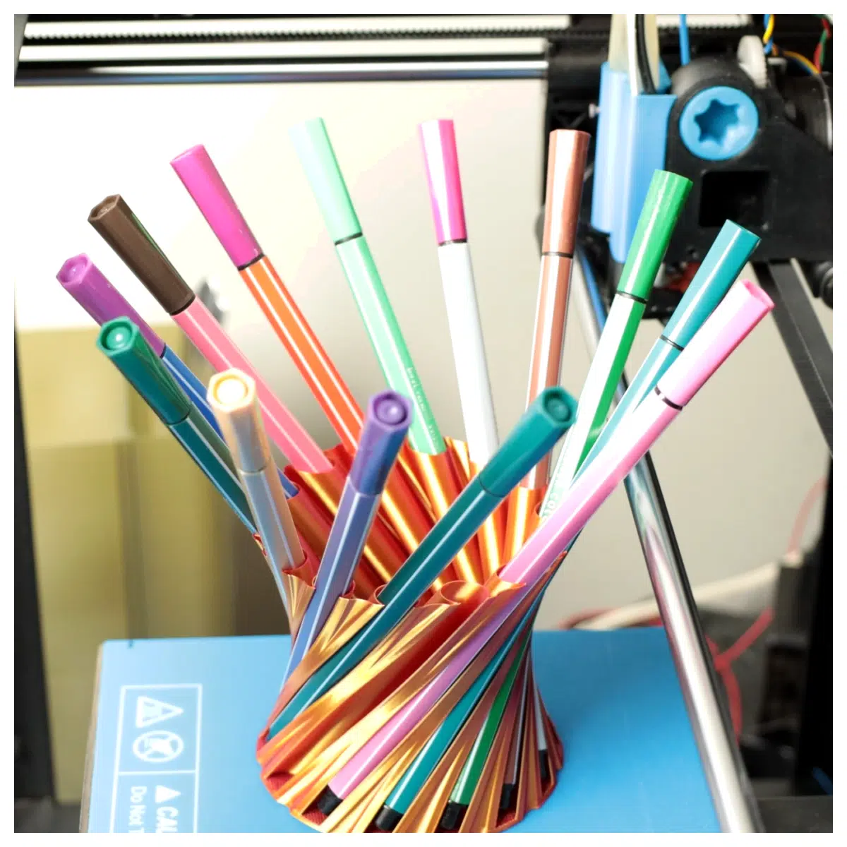 Pen Holder Spiral Vase Drawing Support Art Supplies Holder Brush Stand Accessory Drawing Accessories