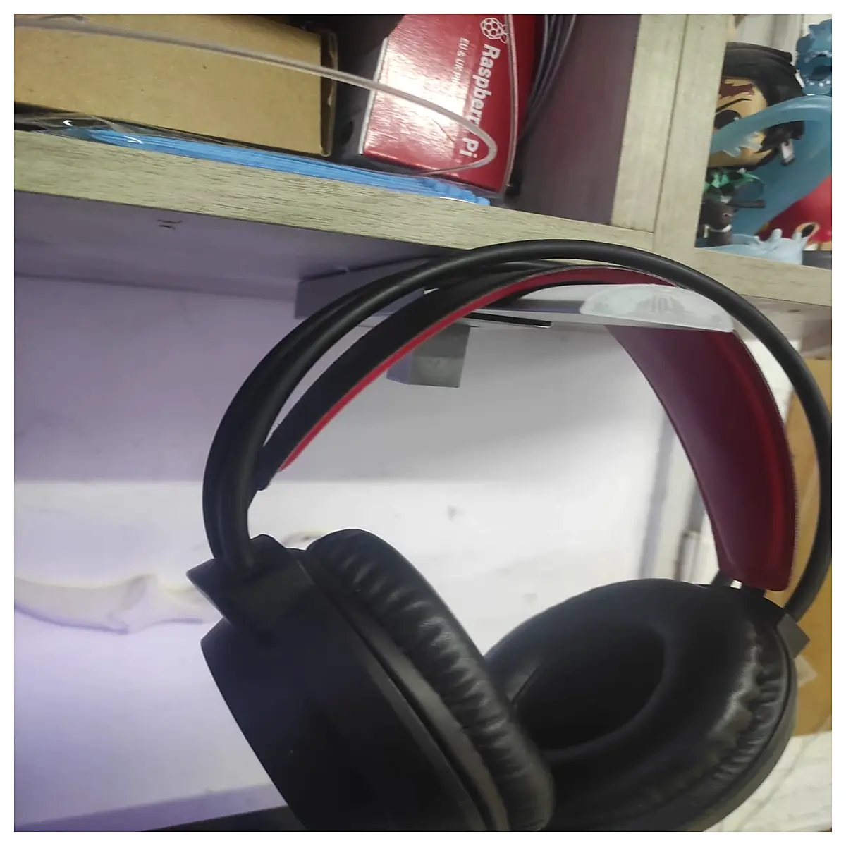 Foldable Earbud Hook Design Phone Stand Desk Organizer Lazy Person Gadget Bluetooth Earbud Holder