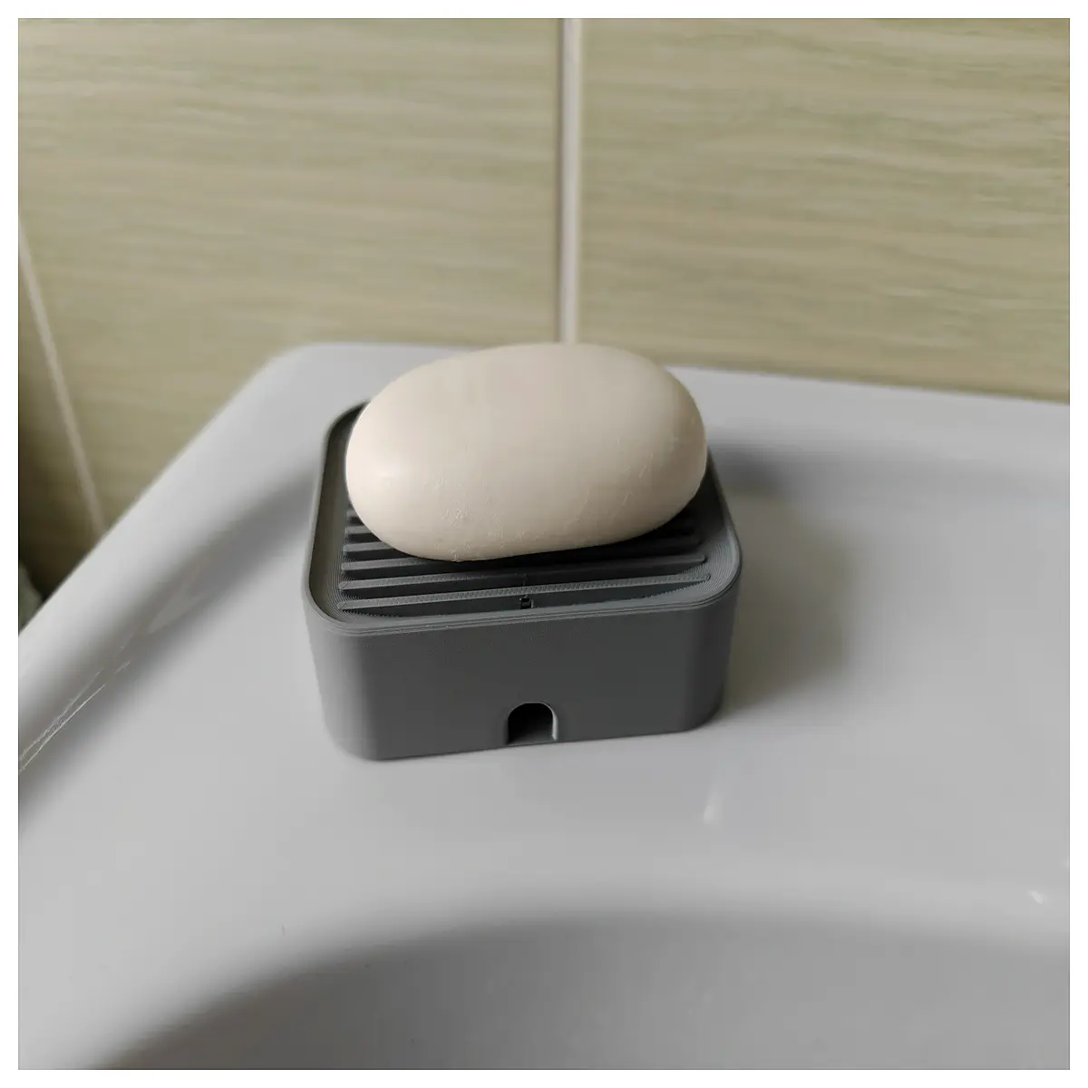Minimalist Soap Dish Elegant Bathroom Washbasin Soap Holder Organizer Soap Tray Modern Simple Kitchen Sink Accessories