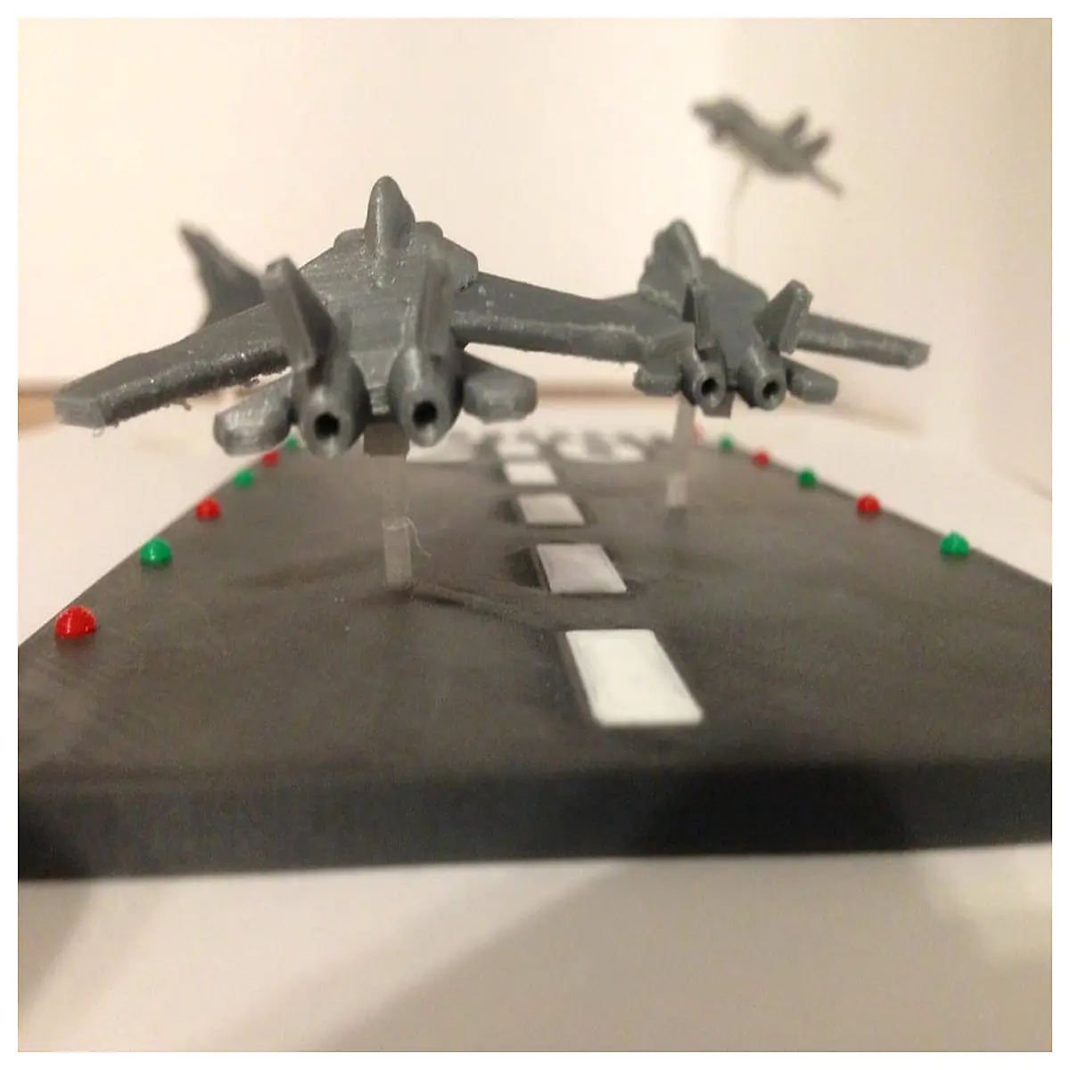 Mini Fighter Model Runway Simulation Flying Toy Display Model Combat Aircraft Accessories Set