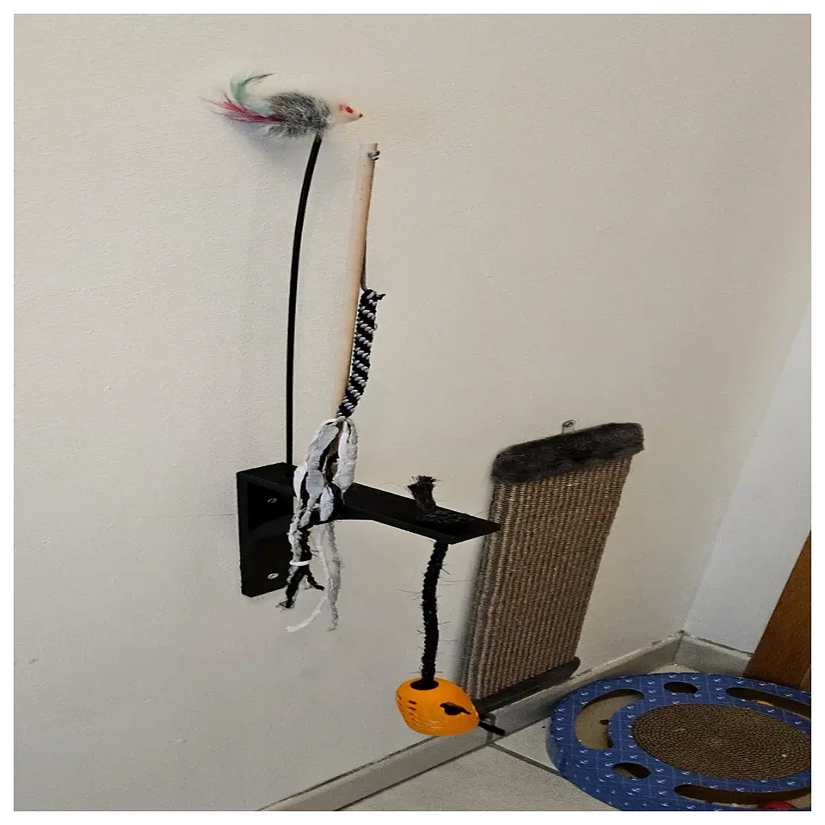 Cat Toy Wall Mount Hanging Cat Toys Rack Cat Scratching Post Indoor Cat Toy Holder Wall Mounted Toy Organizer