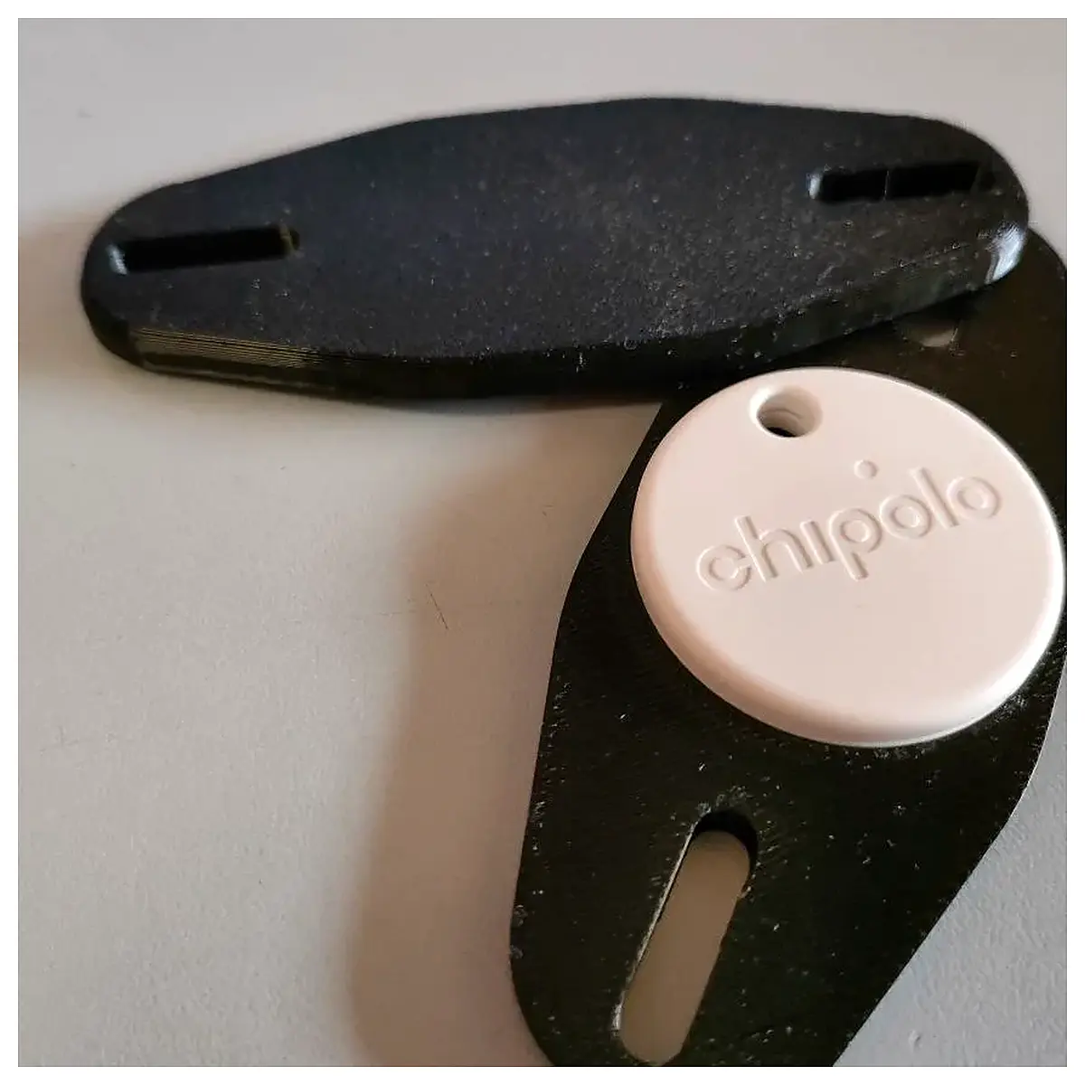 Bike Handle Tracker Chipolo One Point Key Finder Mobile Locator Cycling Accessory Bluetooth Tracker