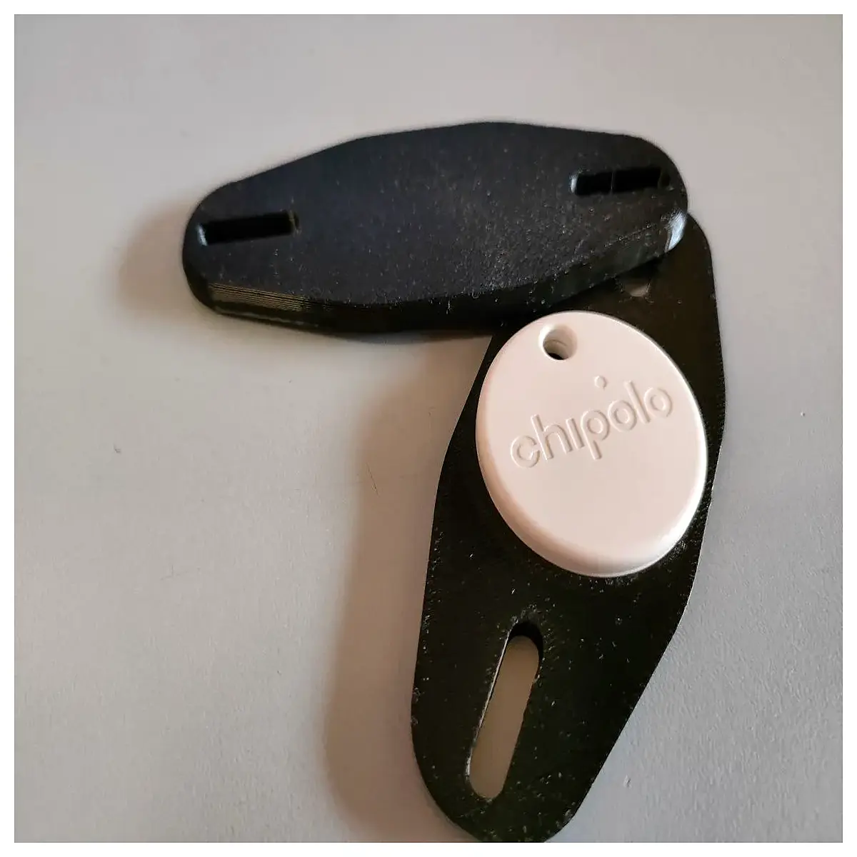 Bike Handle Tracker Chipolo One Point Key Finder Mobile Locator Cycling Accessory Bluetooth Tracker