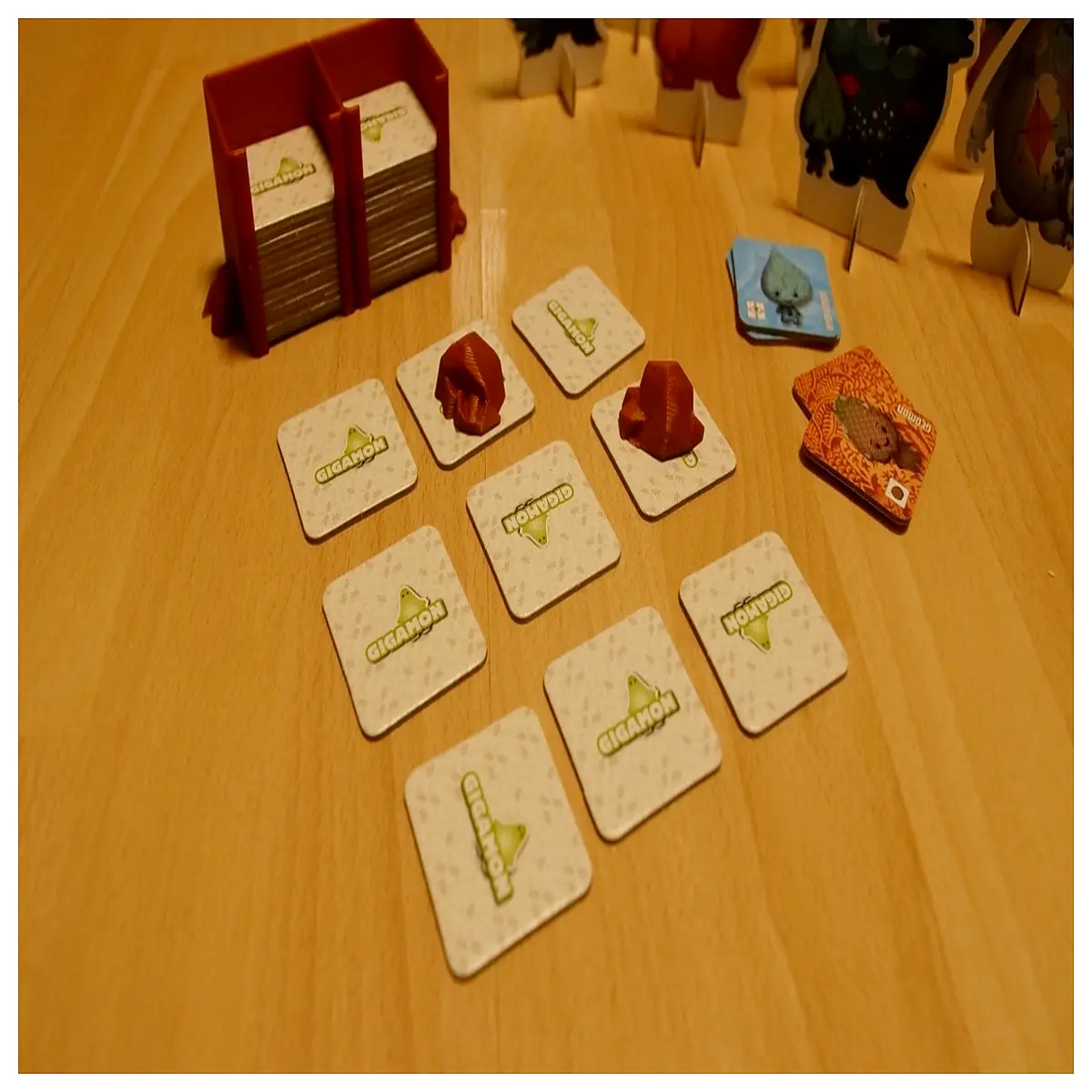 Gigamons Card Stand Rock Card Holder Game Display Desktop Support Cards Collection Showcase