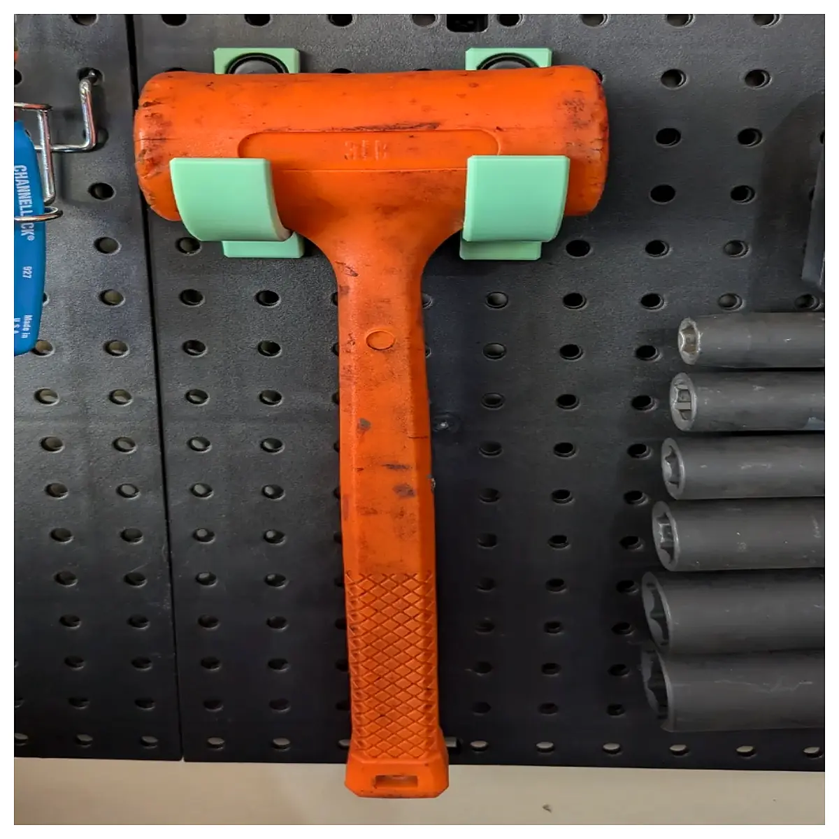 3 Pound Hammer Hanger Hammer Stand Wall Mount Hammer Support Ideal for Demolition Tool Storage