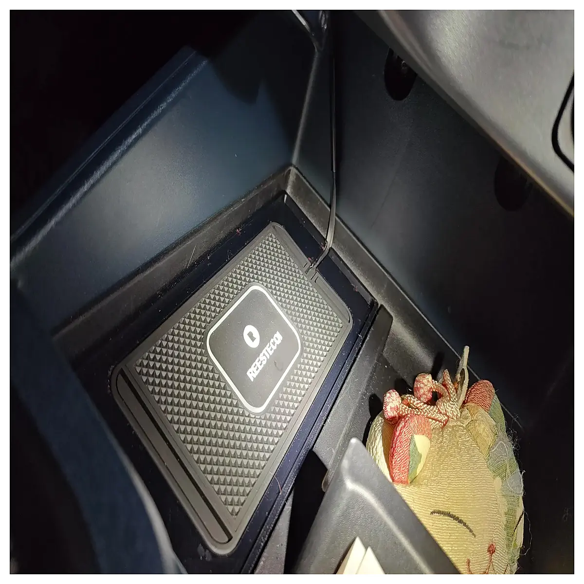 Studio Wireless Charging Pad Car Charger Support Quick Wireless Charging Auto Accessories