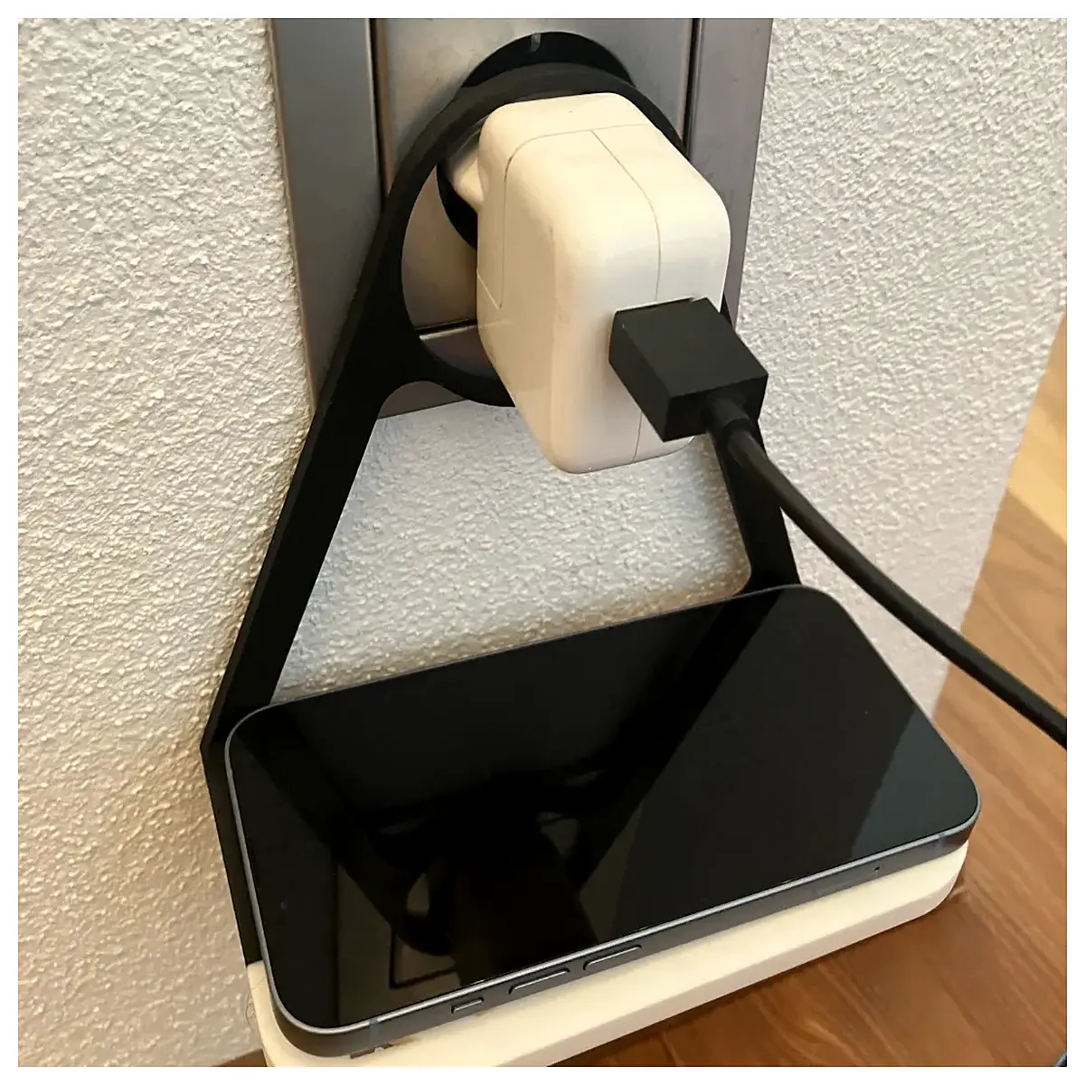 wireless charging phone holder mount for car dashboard fast charge for magnetic auto clamping dock